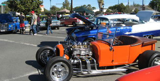 Picture of people and cars at the carshow